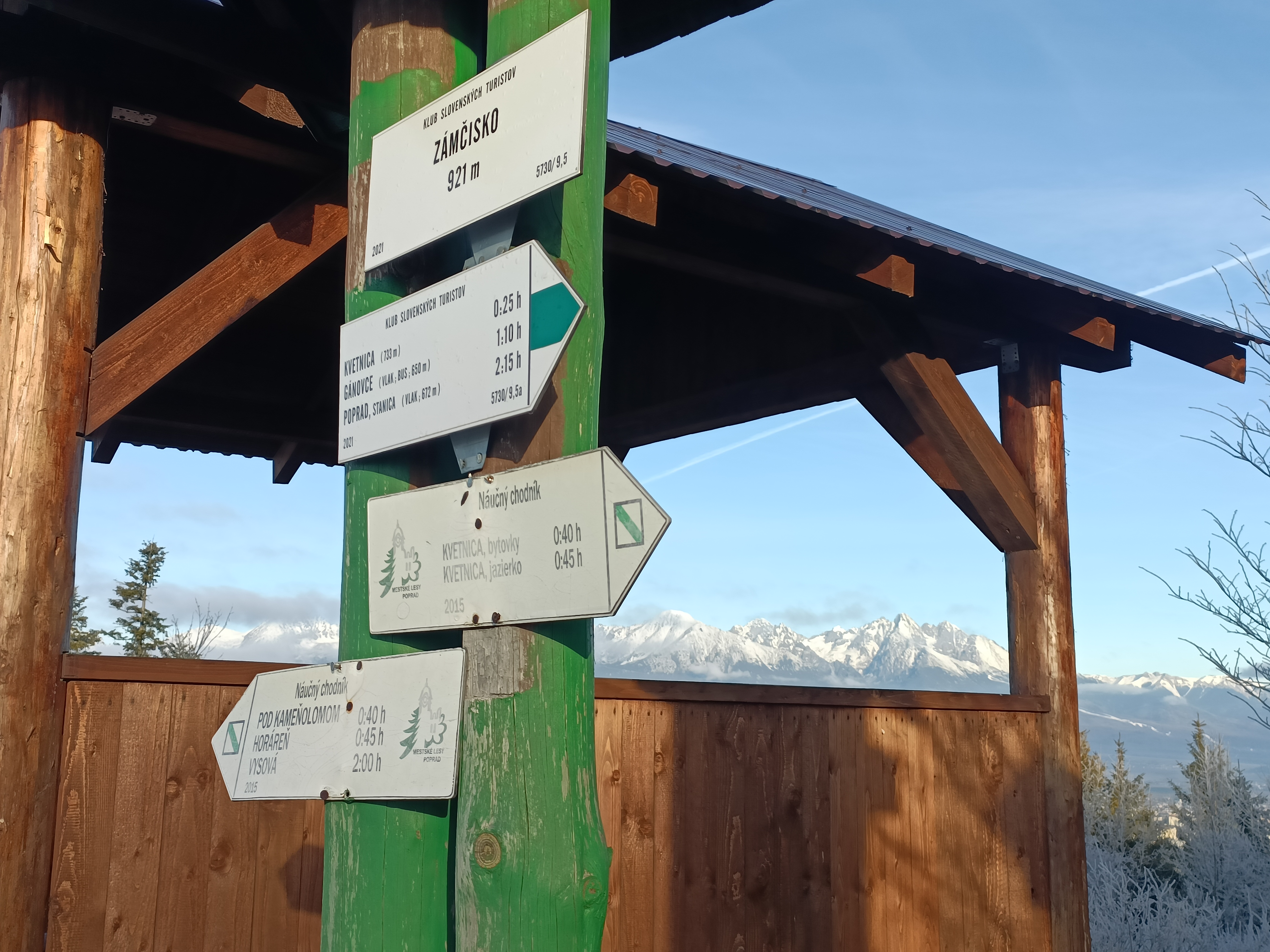 Zámčisko: Vyhliadkový vrch nad Popradom s panorámou Tatier